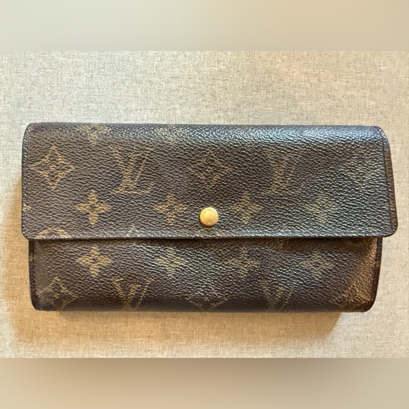 Authentic Louis Vuitton Long Brown Monogram Sarah Wallet